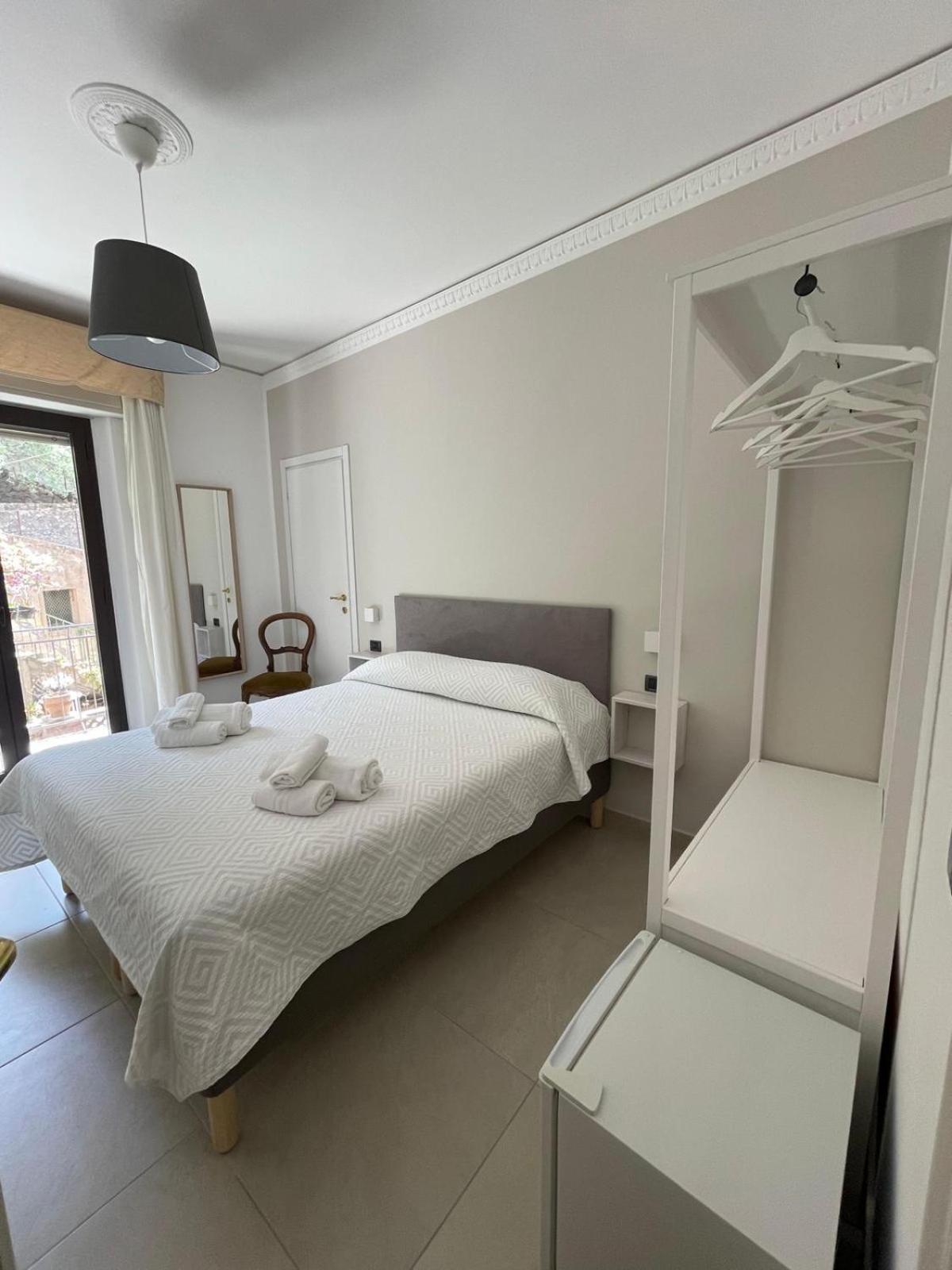 Mira Taormina Rooms Экстерьер фото